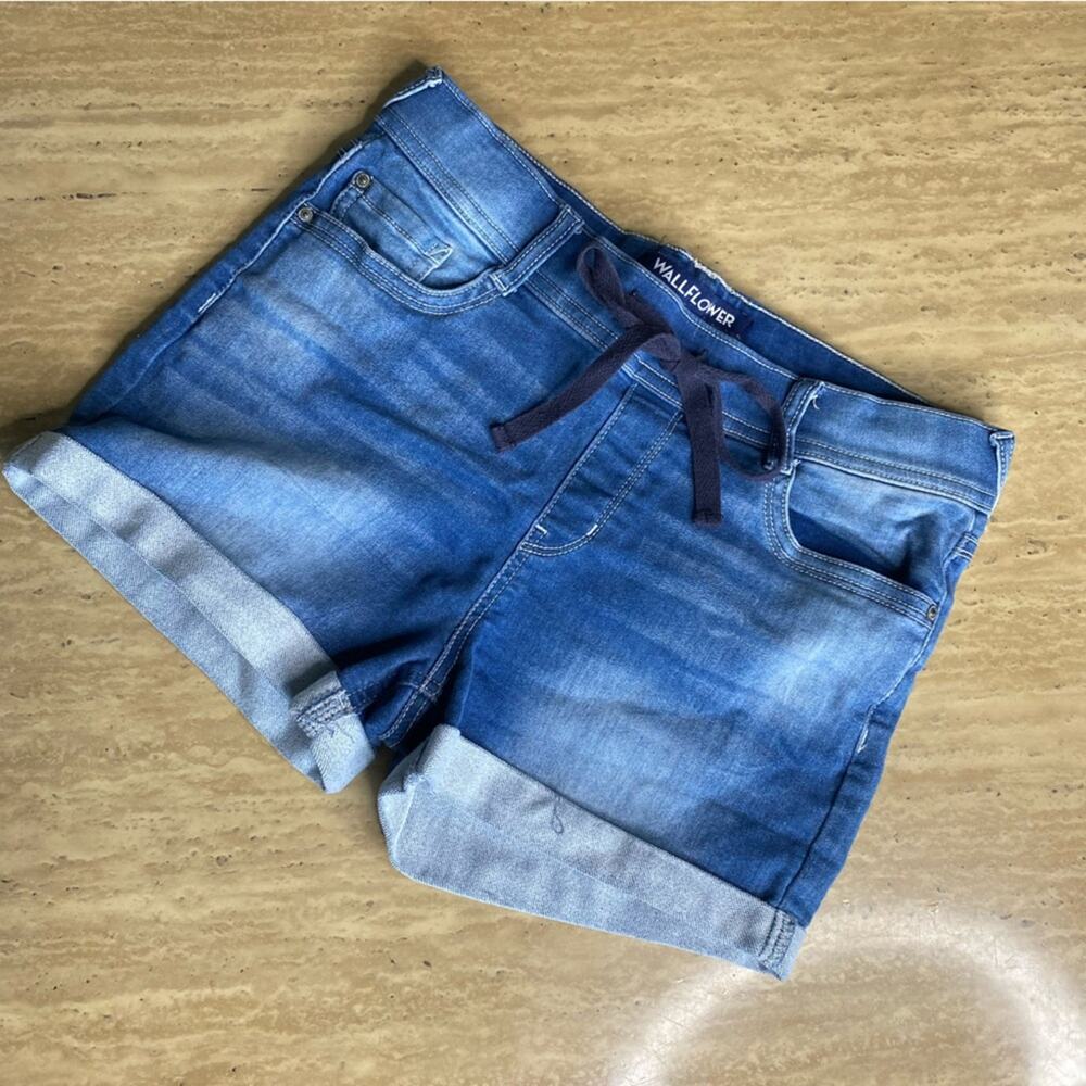 Wallflower Cuffed Medium Wash Stretch Jegging Denim Short Longer Modest Cut K18
